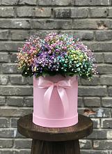 Цветочная композиция из Гипсофила и Розы в шляпной коробке в Чурилково