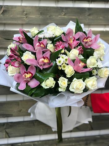 Букет цветов из: Розы и Хризантемы в Чурилково