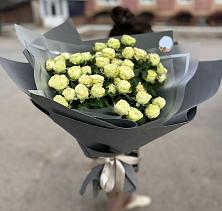 Букет Белые кустовые розы Солинеро в Чурилково