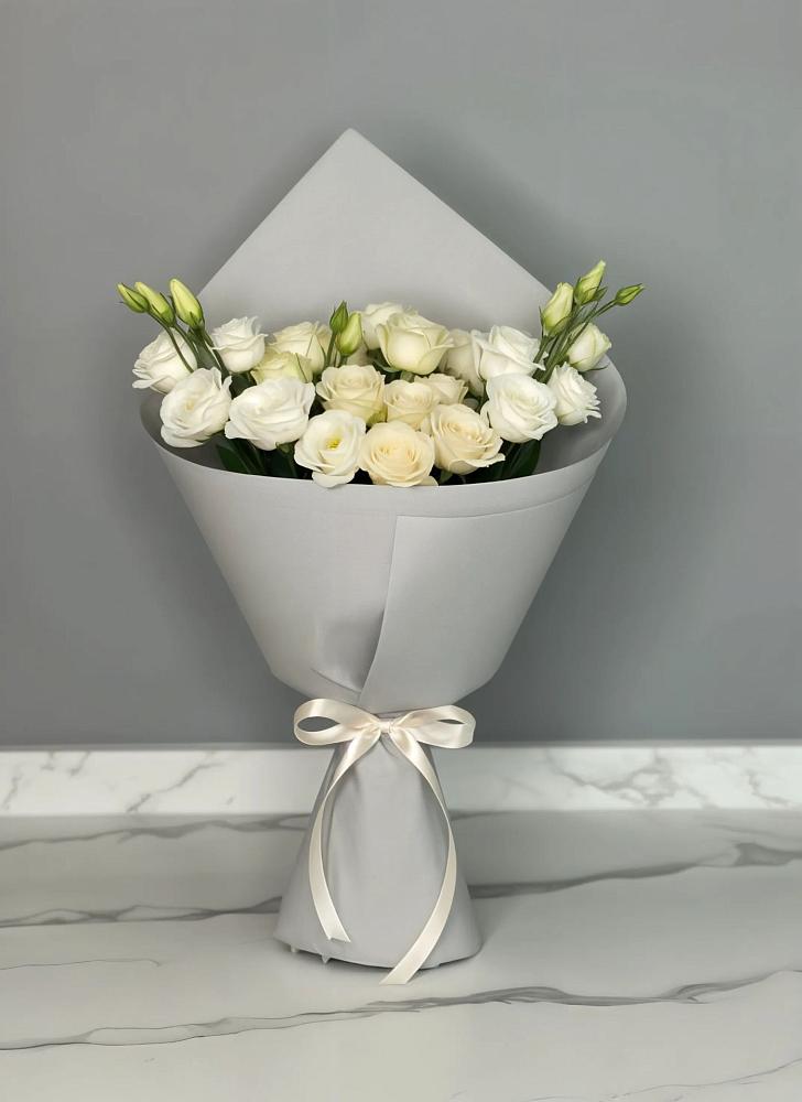 Букет цветов из: Розы и Лизиантусы в Чурилково