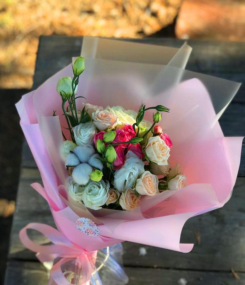 Букет цветов из: Розы и Лизиантусы в Чурилково