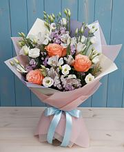 Букет цветов из:  Лизиантусы, Розы, Альстромерии и Гипсофила в Чурилково