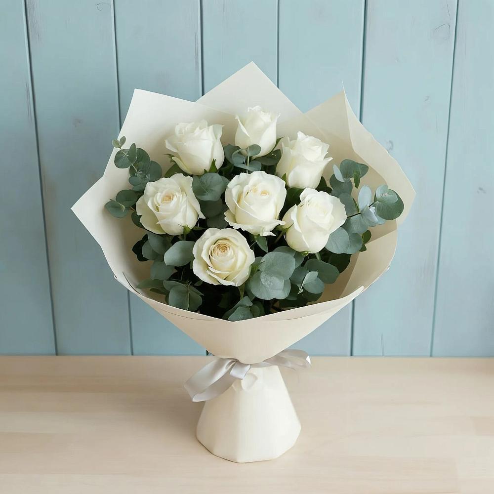 Букет Белые розы в Эвкалипте в Чурилково