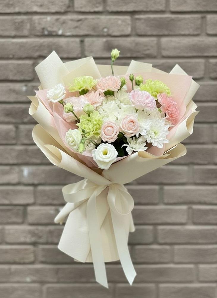 Букет цветов из: Гвоздики, Розы, Лизиантусы и Хризантемы в Чурилково