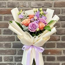 Букет цветов из:  Лизиантусы и Розы в Чурилково