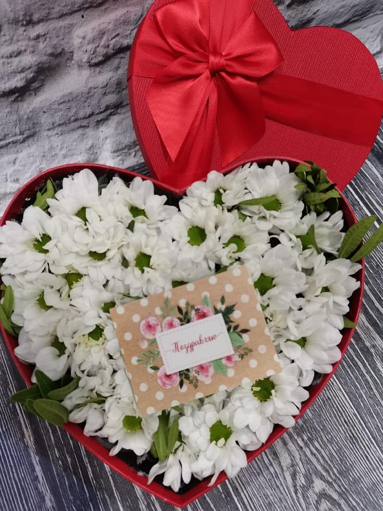 Цветочная композиция из Хризантемы в виде сердца в Чурилково