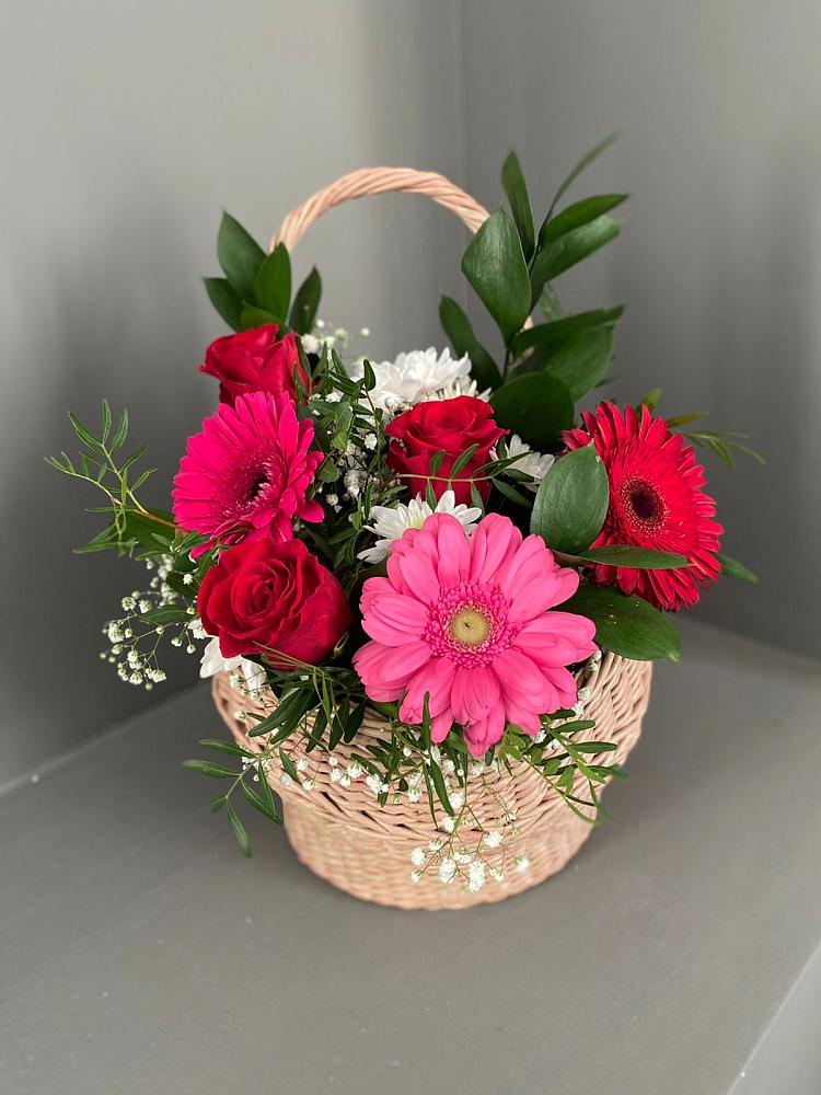 Цветочная композиция из Розы, Хризантемы и Герберы в корзине в Чурилково
