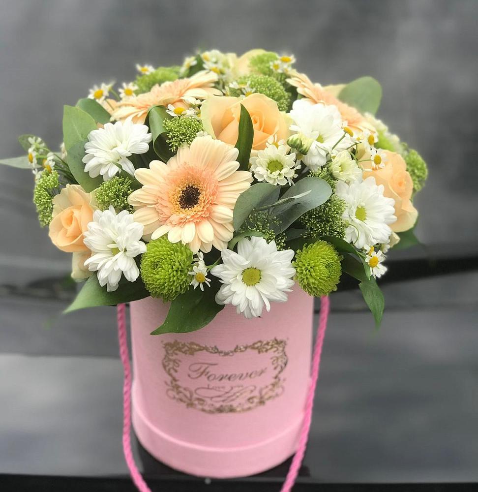 Цветочная композиция из Розы, Герберы и Хризантемы в шляпной коробке в Чурилково